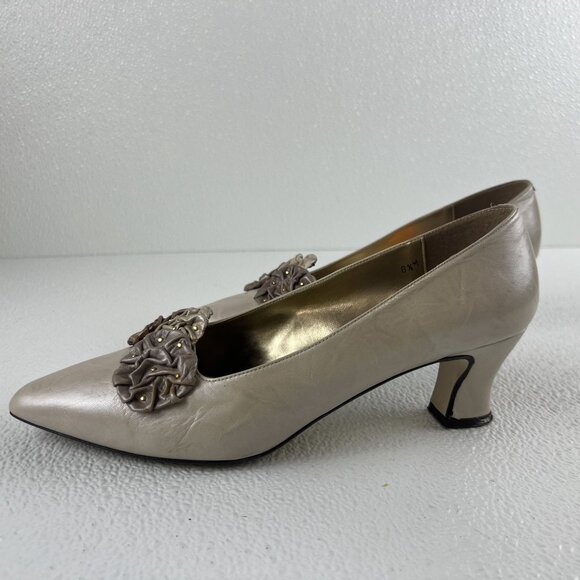 Adrienne 8.5 Womens Bone Leather Heels With Floral Embellishments & Gold Accents - Picture 14 of 16